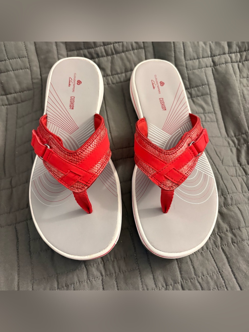 Clarks Cloudsteppers Breeze Sea Flip-flop Sandals Sz 8 Cherry Red Snakeskin NEW
